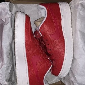 Air Force 1 LV8 size 5.5Y